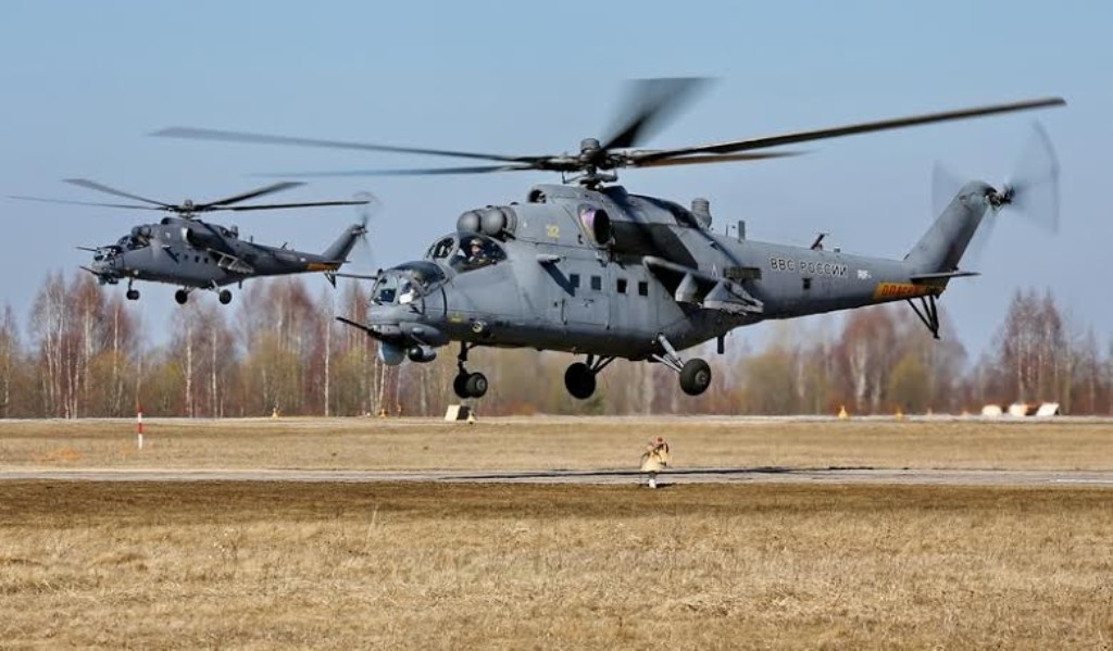 Νέες παραδόσεις επιθετικών ελικοπτέρων Mi-35M  σε μονάδες στην Αγία Πετρούπολη [βίντεο]