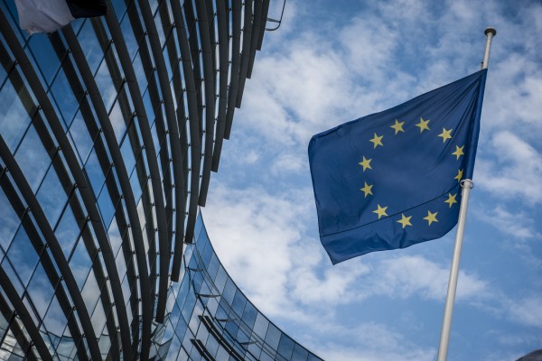 Ο Γιούνκερ ενισχύει τις εξουσίες των αντιπροέδρων της Κομισίον