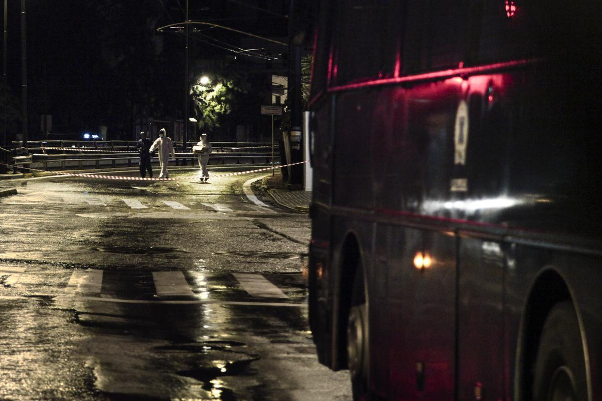 Άδειασαν τους γεμιστήρες των καλάσνικοφ οι τρομοκράτες – Βρέθηκαν συνολικά 54 κάλυκες
