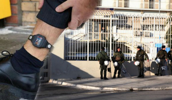 Έκλεισε η συμφωνία για τα βραχιολάκια κρατουμένων