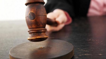 Φυγάς στην Κρήτη δικάζεται για απόπειρα ανθρωποκτονίας