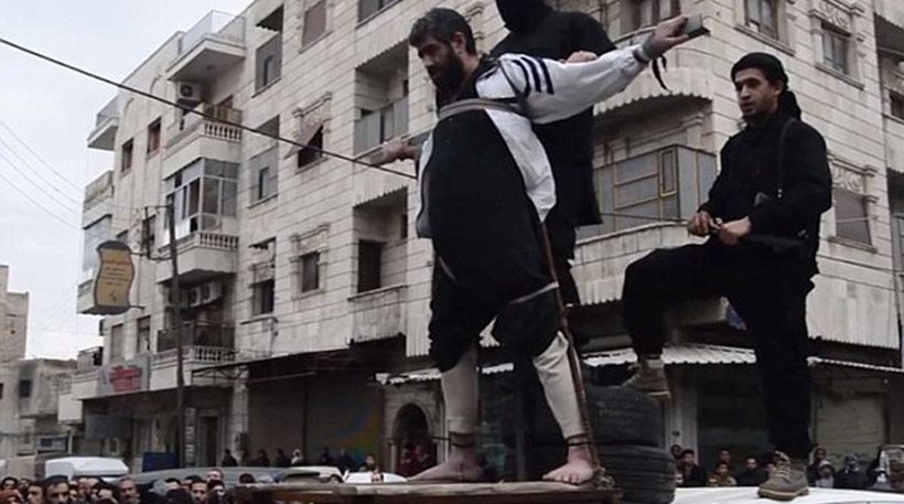 Σκηνές απίστευτης φρίκης από τους Τζιχαντιστές που σταυρώνουν και ακρωτηριάζουν σε δημόσια θέα [εικόνες]