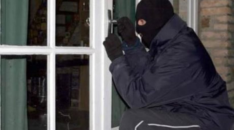 Εκάλη: Διαρρήκτες «τρύπωσαν» σε πολυτελή κατοικία – Έγιναν αντιληπτοί και τράπηκαν σε φυγή