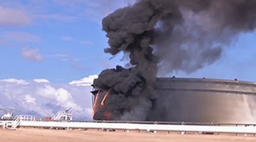 Λιβύη: Στις φλόγες τρεις δεξαμενές πετρελαίου από ρίψη ρουκετών [βίντεο]