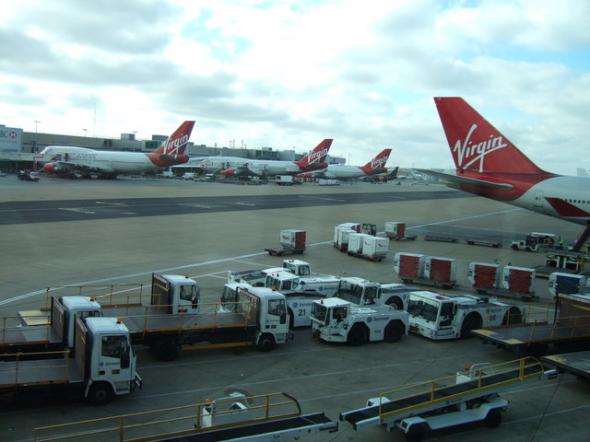 Πανικός στη Βρετανία με αεροσκάφος της Virgin Atlantic [βίντεο]