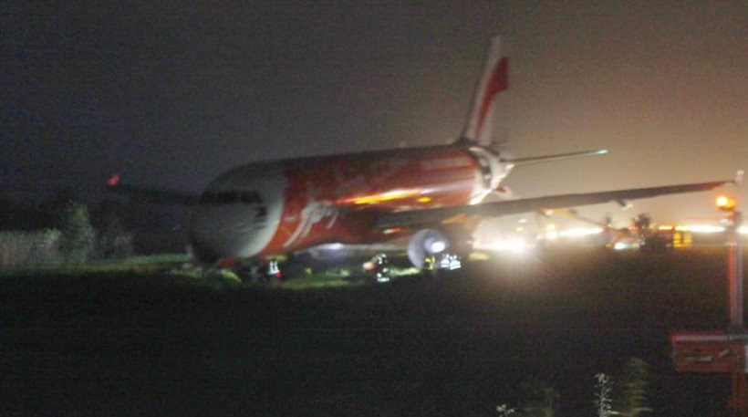 Φιλιππίνες: Αεροσκάφος της AirAsia βγήκε από το διάδρομο προσγείωσης!