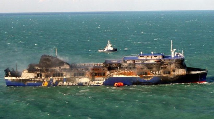 Norman Atlantic: Φτάνει στο Μπρίντιζι το κουφάρι του πλοίου [εικόνες]
