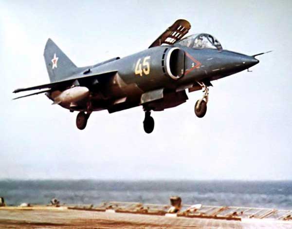 Yak-38/141: Τα σοβιετικά μαχητικά καθέτου απο-προσγειώσεως που έδωσαν τη τεχνολογία τους στο F-35B [βίντεο]