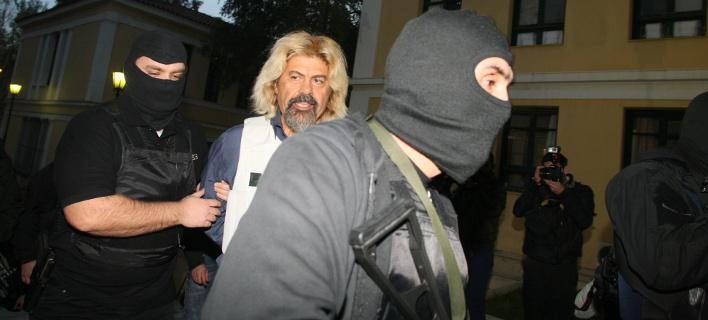 Xρ.Ξηρός σε ανακριτή: “Αυτοί που υπηρετείς σαν πιστό σκυλάκι διέλυσαν την οικονομία” [βίντεο]
