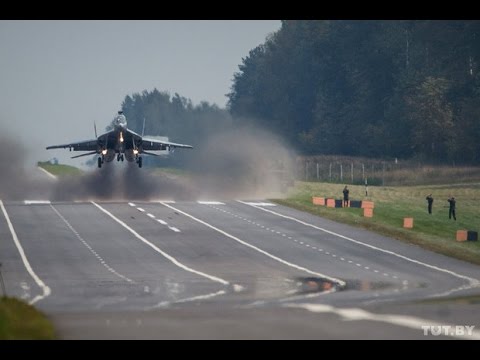 Λευκορωσία: Μαχητικά MIG-29 και Su-25 απο-προσγειώνονται σε… αυτοκινητόδρομους! [βίντεο]