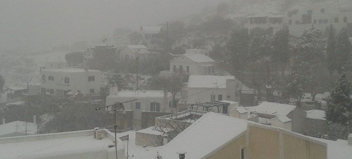 Τρεις ημέρες χωρίς ρεύμα η Τήνος: Σπεύδει το αρματαγωγό Χίος στο νησί