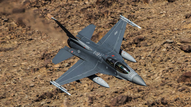 Τα μαχητικά της USAF σε διαδρομή ΠΧΠ στις χαράδρες της Α.Καλιφόρνια – Βίντεο