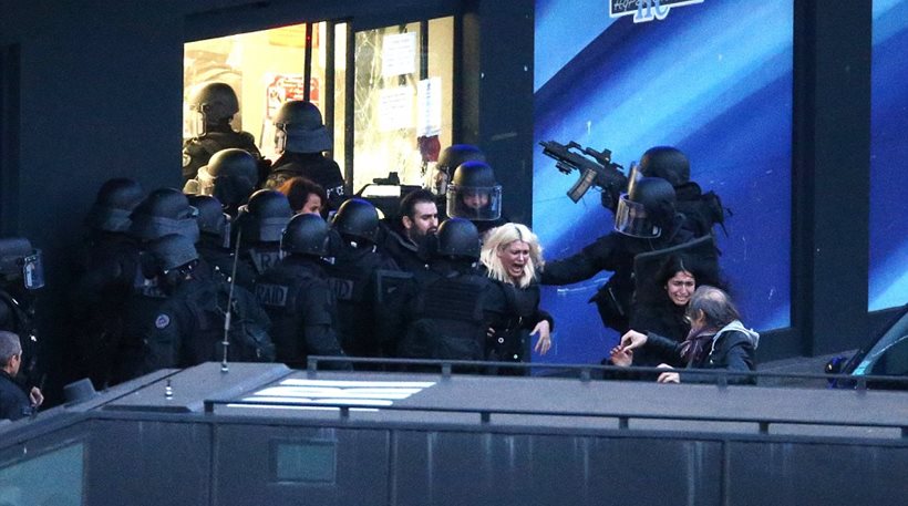 Παρίσι: Τριάντα άνθρωποι γλίτωσαν στο παντοπωλείο επειδή κρύφτηκαν στο ψυγείο!