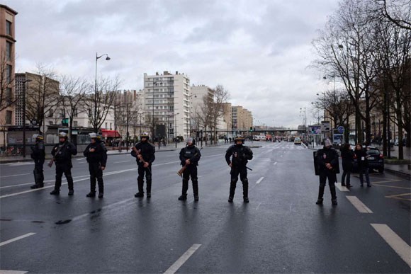 Νέος συναγερμός σήμανε στο Παρίσι: Πληροφορίες για ύποπτο ένοπλο στο Τροκαντερό