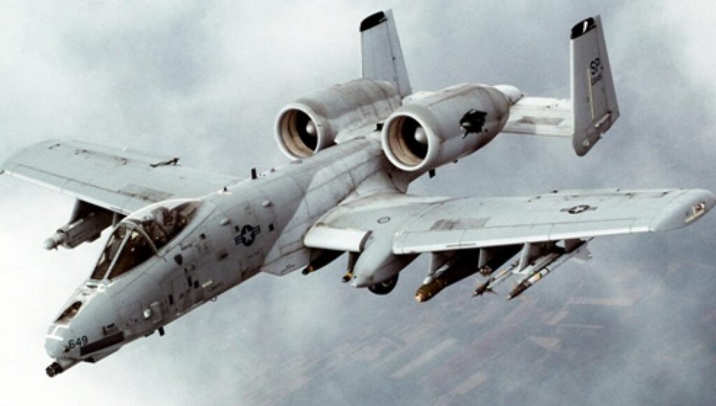 ΗΠΑ: Σώζονται τα A-10, περισσότερα EA-18G Growler για το ναυτικό
