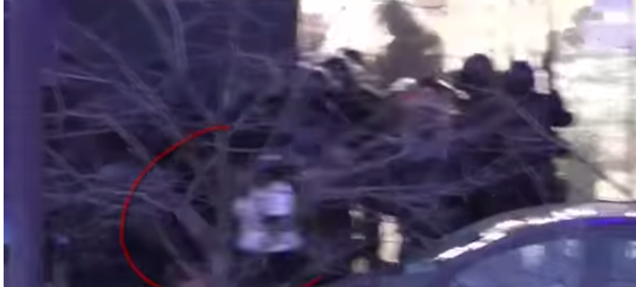 H σύντροφος του ισλαμιστή δολοφόνου ξέφυγε μέσα από τα χέρια της αστυνομίας (vid)