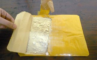 Συνελήφθη με κρυμμένη ηρωίνη στο ταμπλό αυτοκινήτου