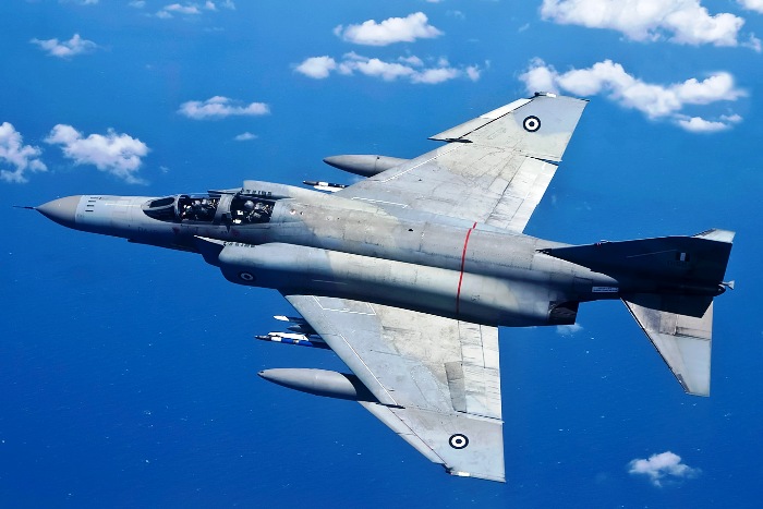 Νέα τουρκική παραζάλη: Ελληνικά μαχητικά F-4E «παρενόχλησαν» τουρκικά F-16