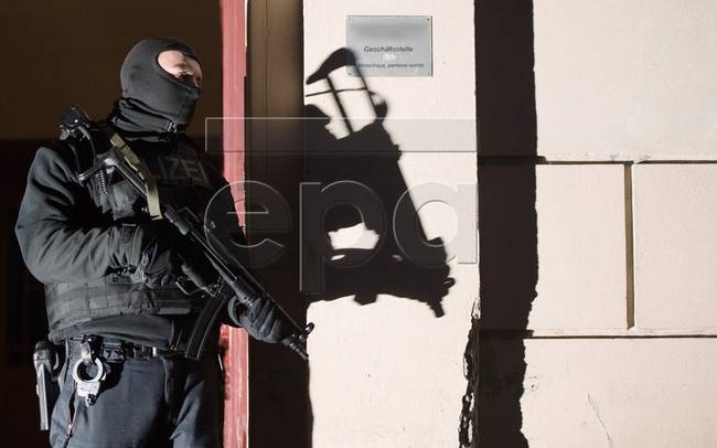 Επιχείρηση της αντιτρομοκρατικής για τη σύλληψη υπόπτων τρομοκρατίας στη Γερμανία [εικόνες]