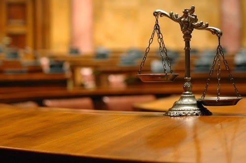 Ποινές φυλάκισης σε βάρος δέκα ατόμων για παράνομη χορήγηση αδειών παραμονής