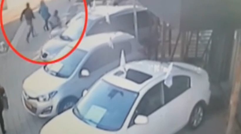 Ισραήλ: Δείτε τη στιγμή που ο Παλαιστίνιος μαχαιρώνει επιβάτες λεωφορείου [βίντεο]