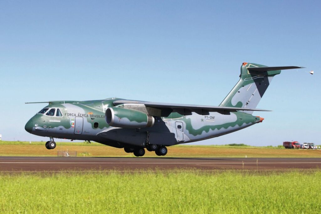 Την πρώτη του πτήση πραγματοποίησε το μεταγωγικό Embraer KC-390 [βίντεο]