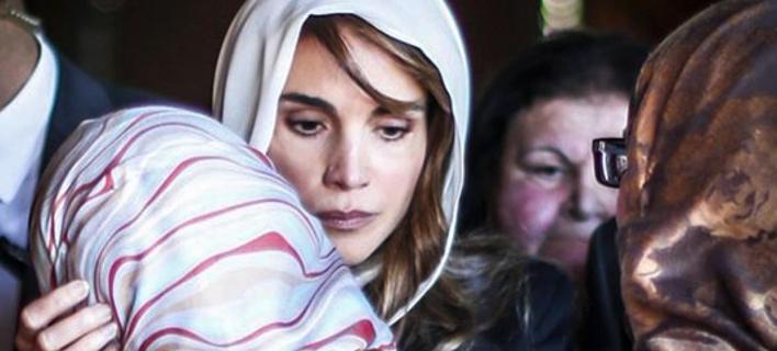 Η Ράνια της Ιορδανίας παρηγορεί τη σύζυγο του πιλότου που κάηκε ζωντανός από τα ισλαμικά κτήνη (εικόνες)