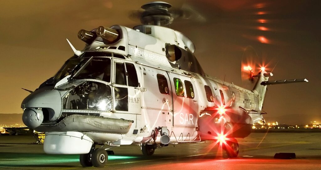 Βίντεο που «κόβει» την ανάσα: 3 ελικόπτερα Super Puma διασώζουν το πλήρωμα του πλοίου «Goodfaith»