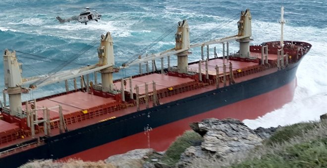 Η στιγμή της διάσωσης του πληρώματος του “GOODFAITH” από Super Puma [βίντεο]