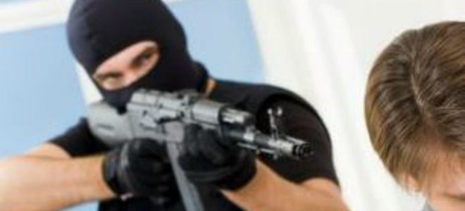 Ηράκλειο: Ανθρωποκυνηγητό για ληστές με καλάσνικοφ