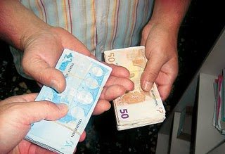 Κοινοτικά προγράμματα έναντι… 30 ευρώ από “αετονύχιδες”