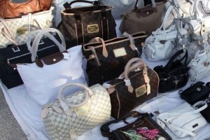 Θεσσαλονίκη: 14 συλλήψεις για παρεμπόριο