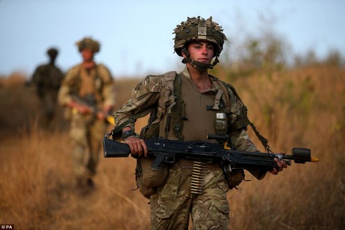 Ξαφνική άσκηση των British Royal Marines στην Κένυα – Συμμετείχαν 900 πεζοναύτες (vid)