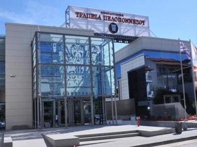 Άπραγοι έφυγαν δύο ληστές από τη Συνεταιριστική Τράπεζα Πελοποννήσου