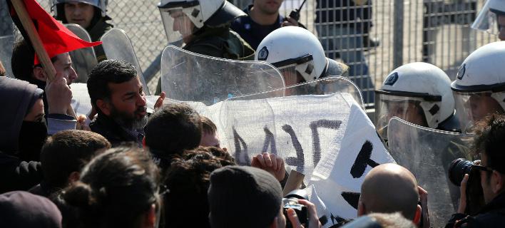 Νέα ένταση και χημικά στο κέντρο κράτησης λαθρομεταναστών στην Αμυγδαλέζα [εικόνες]
