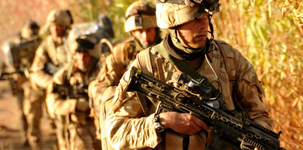 Παίζει με τη φωτιά η Βρετανία – N. Κάμερον: «Στέλνουμε  στρατεύματα στην Ουκρανία για εκπαίδευση»