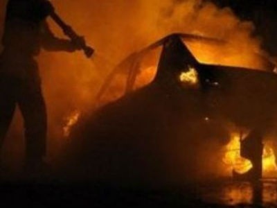 Έσβησαν τα ίχνη τους βάζοντας φωτιά στο κλεμμένο αυτοκίνητο