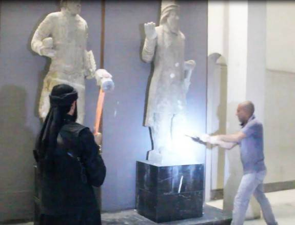 Η στιγμή που οι ισλαμιστές καταστρέφουν μνημεία 3.000 χρόνων γιατί είναι… είδωλα! [βίντεο]