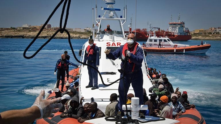 Ιταλία: Το Λιμενικό Σώμα ζητεί όπλα για την αντιμετώπιση επικίνδυνων καταστάσεων με τους λαθρομετανάστες