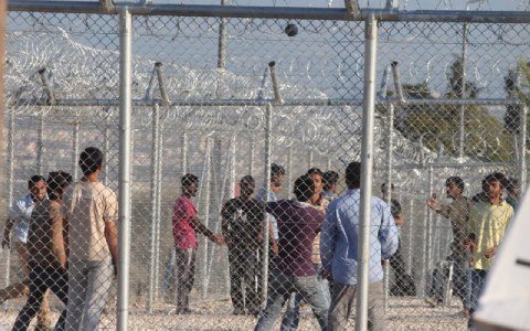 Προχωρά η έξοδος λαθρομεταναστών από τα κέντρα κράτησης – Συνολικά 110 έχουν βγει από την Αμυγδαλέζα