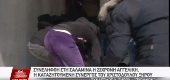 Ατύχημα για την Αγγελική – Έπεσε στα σκαλιά της ΓΑΔΑ [βίντεο]