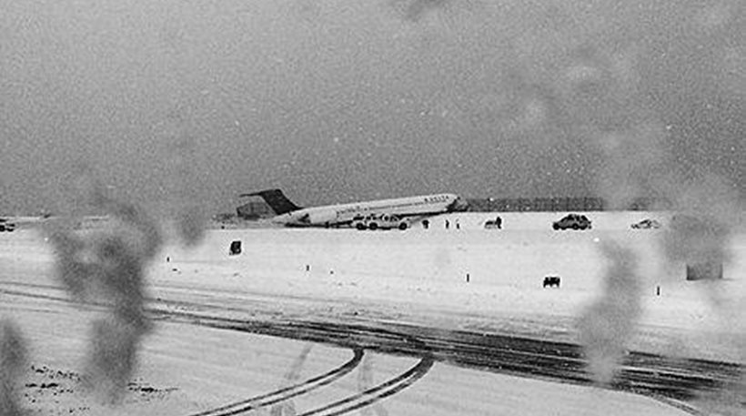 Παραλίγο τραγωδία στο αεροδρόμιο LaGuardia της Νέας Υόρκης [βίντεο]