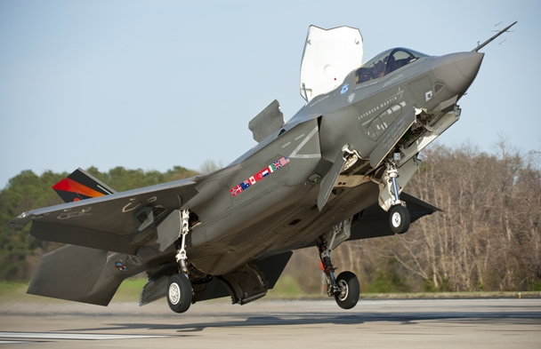 Αεροπορική επίδειξη του F-35B Lightning II [βίντεο]