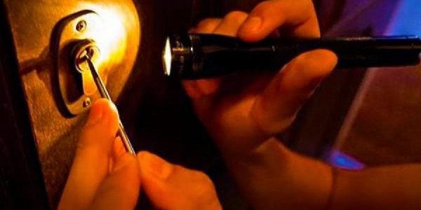 Ζευγάρι διαρρηκτών «χτύπησε» τρία καταστήματα μέσα σε ένα βράδυ στη Βέροια