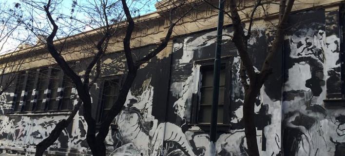 Eισαγγελική έρευνα για τα γκράφιτι στο Πολυτεχνείο – Τη διέταξε ο προϊστάμενος της εισαγγελίας Πρωτοδικών της Αθήνας (εικόνες)