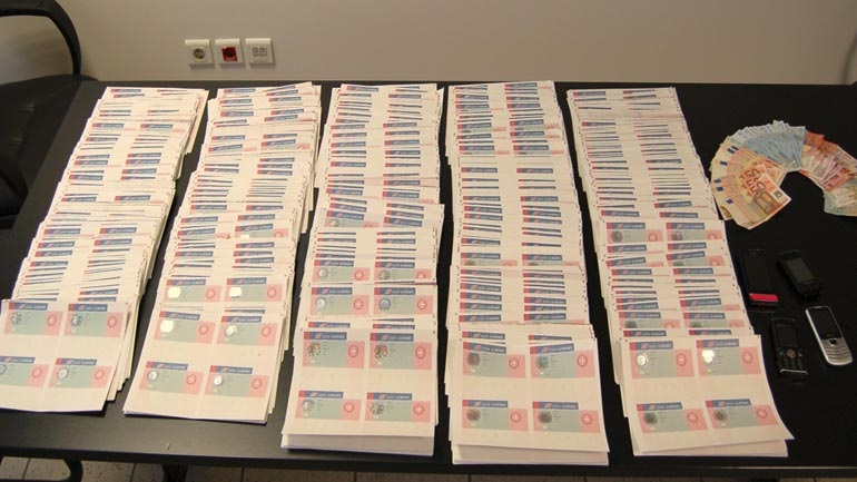 Πλαστές άδειες παραμονής αξίας 2.400.000 εκατ. ευρώ