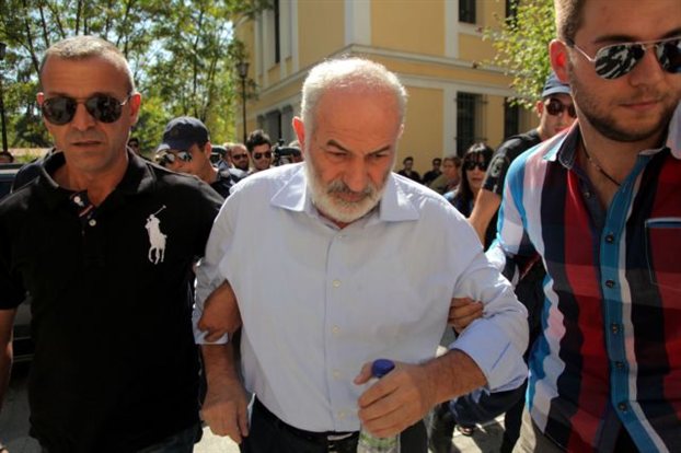 Ο Σμπώκος κατηγορεί για εκβιασμό Βλαστό και Σκαφτούρο