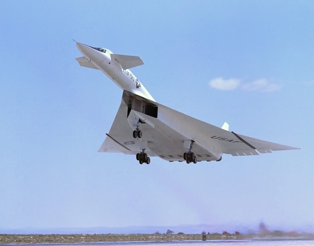 XB-70: Ένα βομβαρδιστικό μπροστά από την εποχή του [βίντεο]