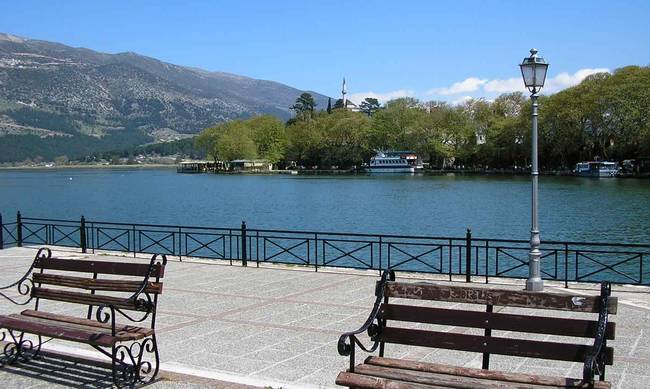 Ιωάννινα: Αστυνομικοί έσωσαν γυναίκα από πνιγμό