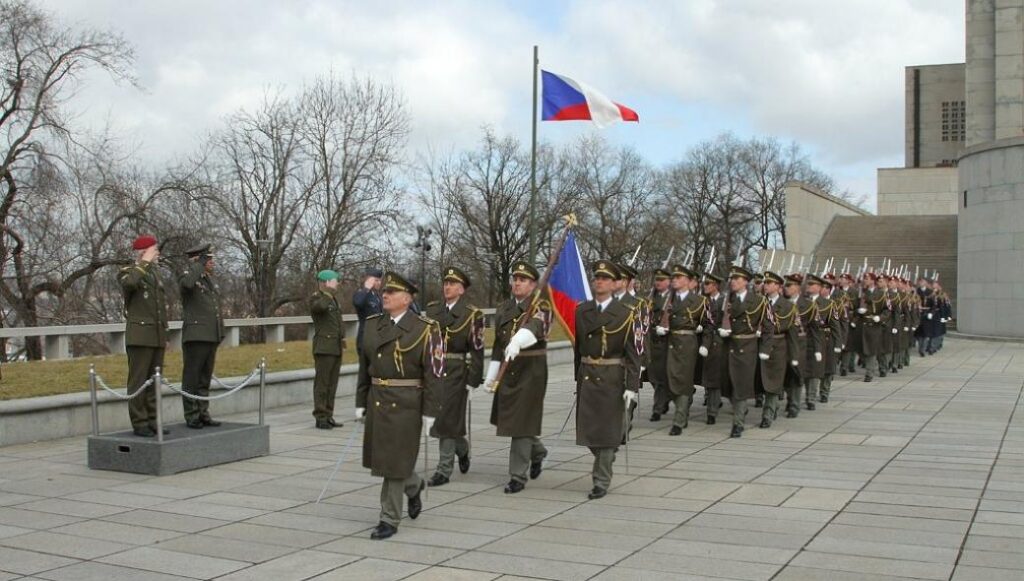 Στην Τσεχία ο Α/ΓΕΕΘΑ [εικόνες]